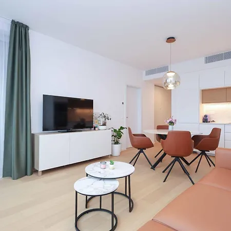 Apartment Skypark Tower 4, Free Parking And Beautiful Views Pressburg