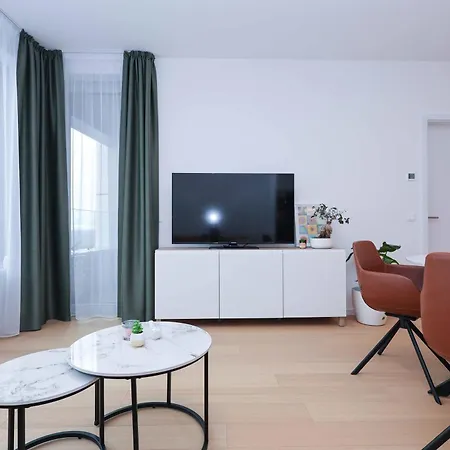 Skypark Tower 4, Free Parking And Beautiful Views Pressburg